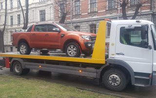 pārdurta riepa autoevakuators