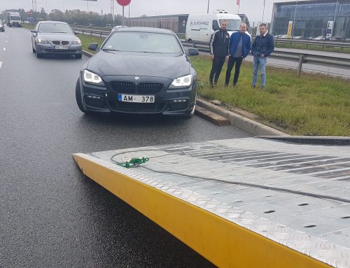 Kā pareizi un droši apstāties uz ātrgaitas šosejas auto bojājuma gadījumā?